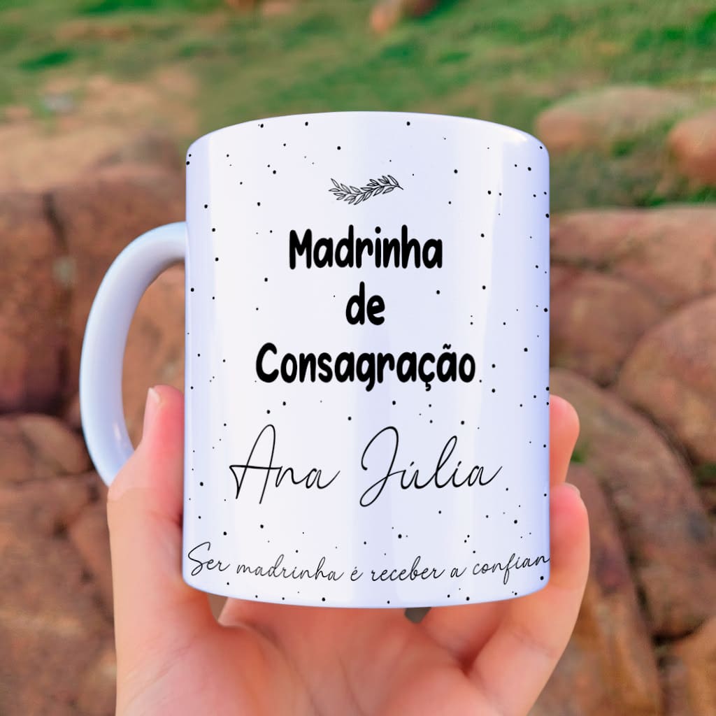 arte para caneca madrinha de consagração com santa em duas versões, com desenho de Nossa Senhora, frase e nome personalizável