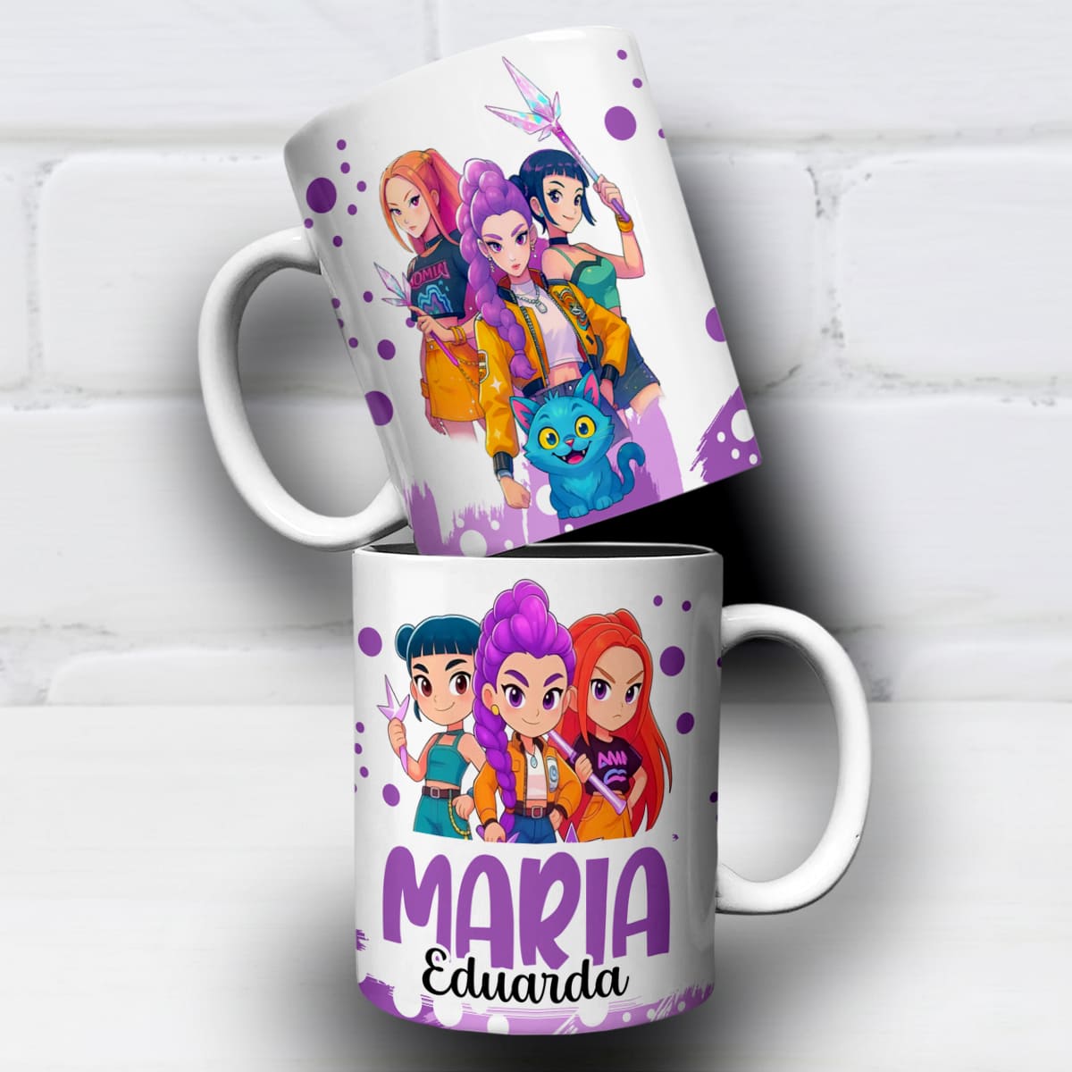 Arte digital para caneca Huntrix Guerreiras do Kpop com cristais mágicos, gatinho azul e nome personalizável