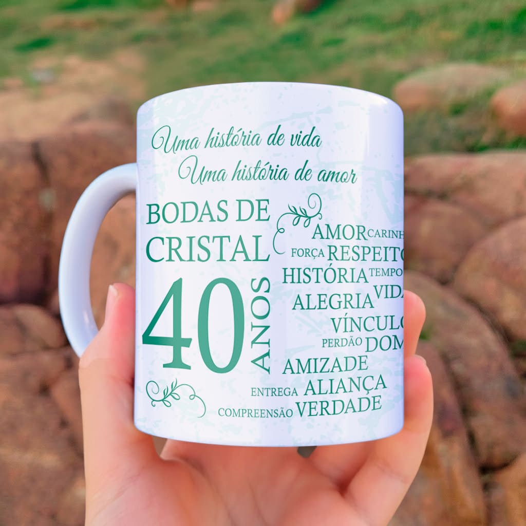Arte digital para caneca Bodas de Esmeralda 40 anos, com a frase Uma história de vida Uma história de amor