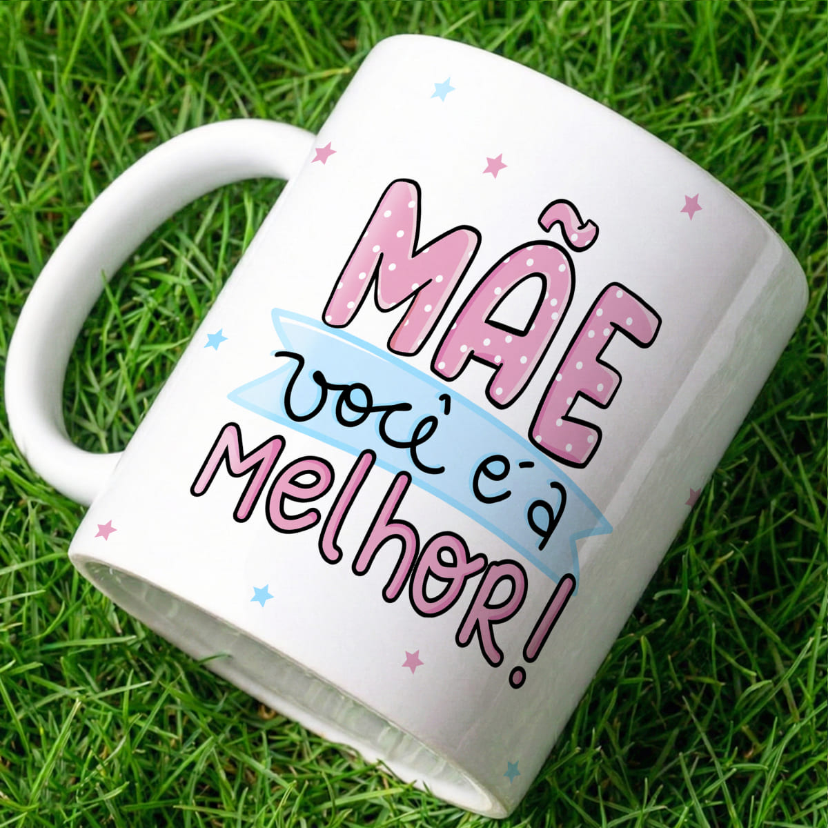 arte para caneca mãe você é a melhor dia das mães com frase em rosa e azul fundo claro com estrelinhas
