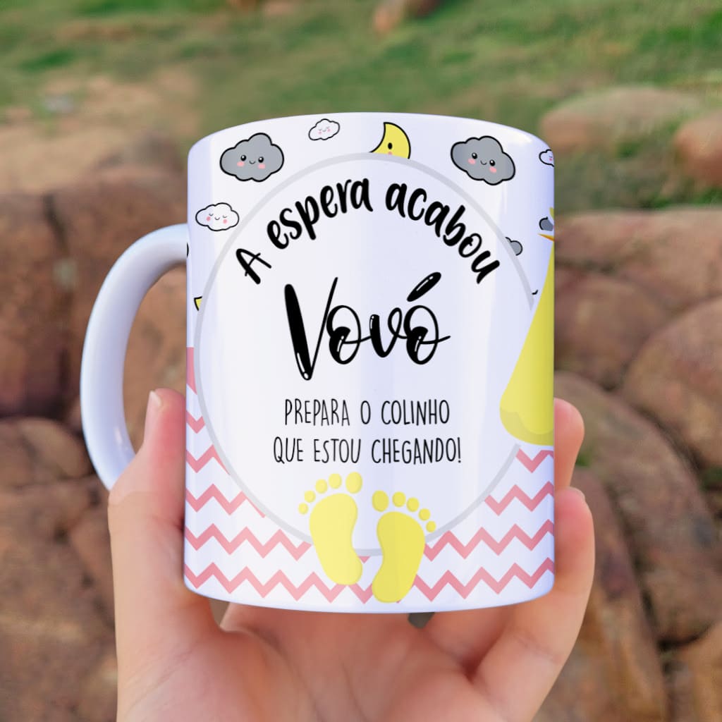 Arte digital para caneca revelação de gravidez para a vovó em tons de rosa com a frase prepara o colinho que estou chegando!
