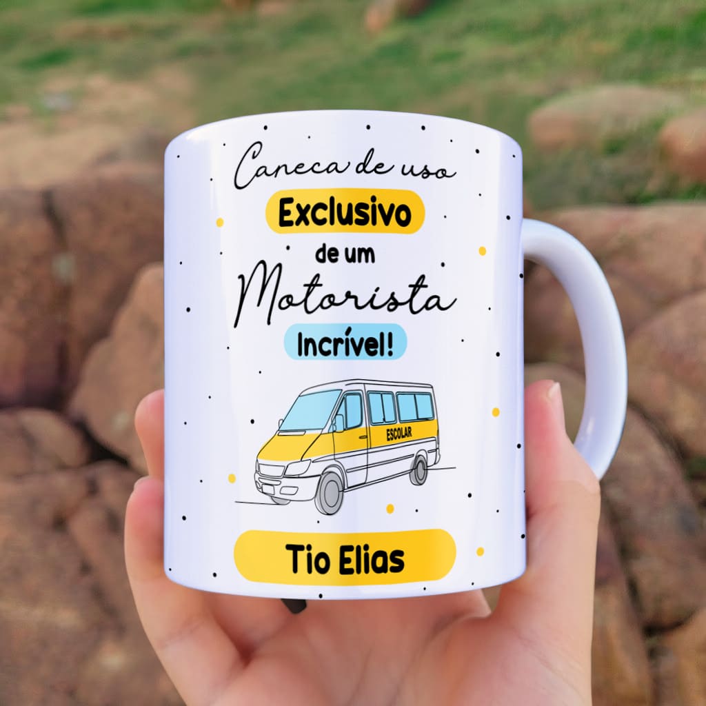 Arte digital para caneca motorista de van escolar amarela e azul com espaço para personalização com nome do motorista