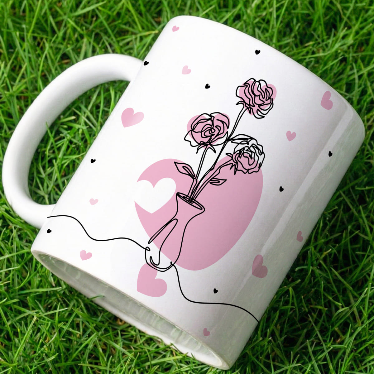 Arte para caneca uso exclusivo de uma mulher incrível com coraçõezinhos rosa e pretos e desenho de flores de traços finos minimalista