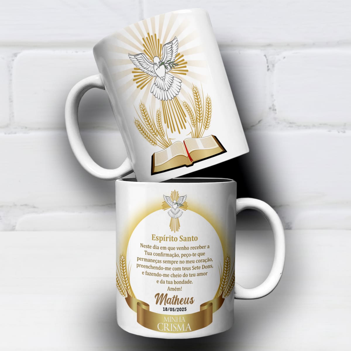 Arte para caneca crisma espírito santo pomba branca, Bíblia aberta, raios dourados, faixa minha crisma e espaço para nome e data