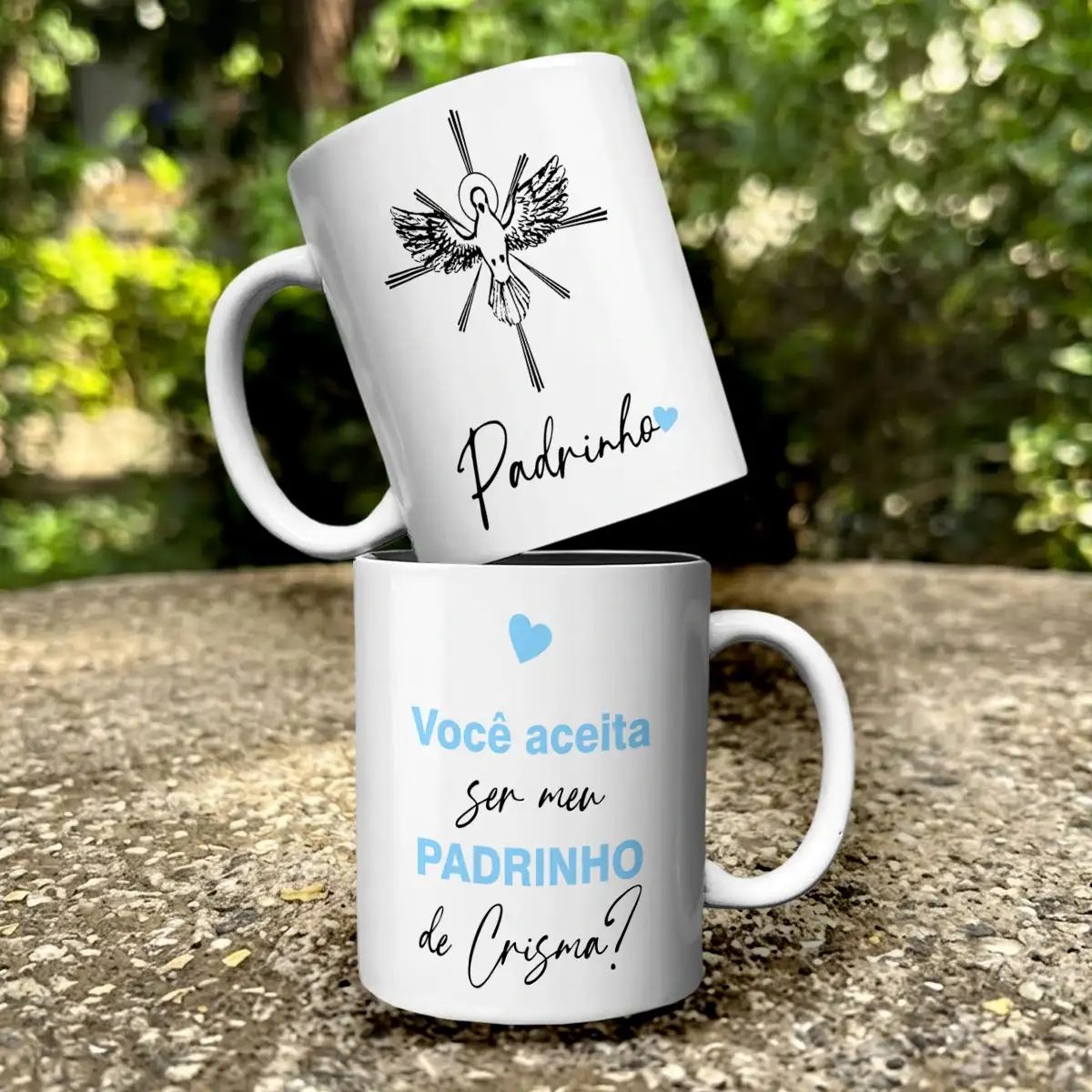 arte para caneca convite padrinho de crisma com pomba do espírito santo, frase de convite e coração azul