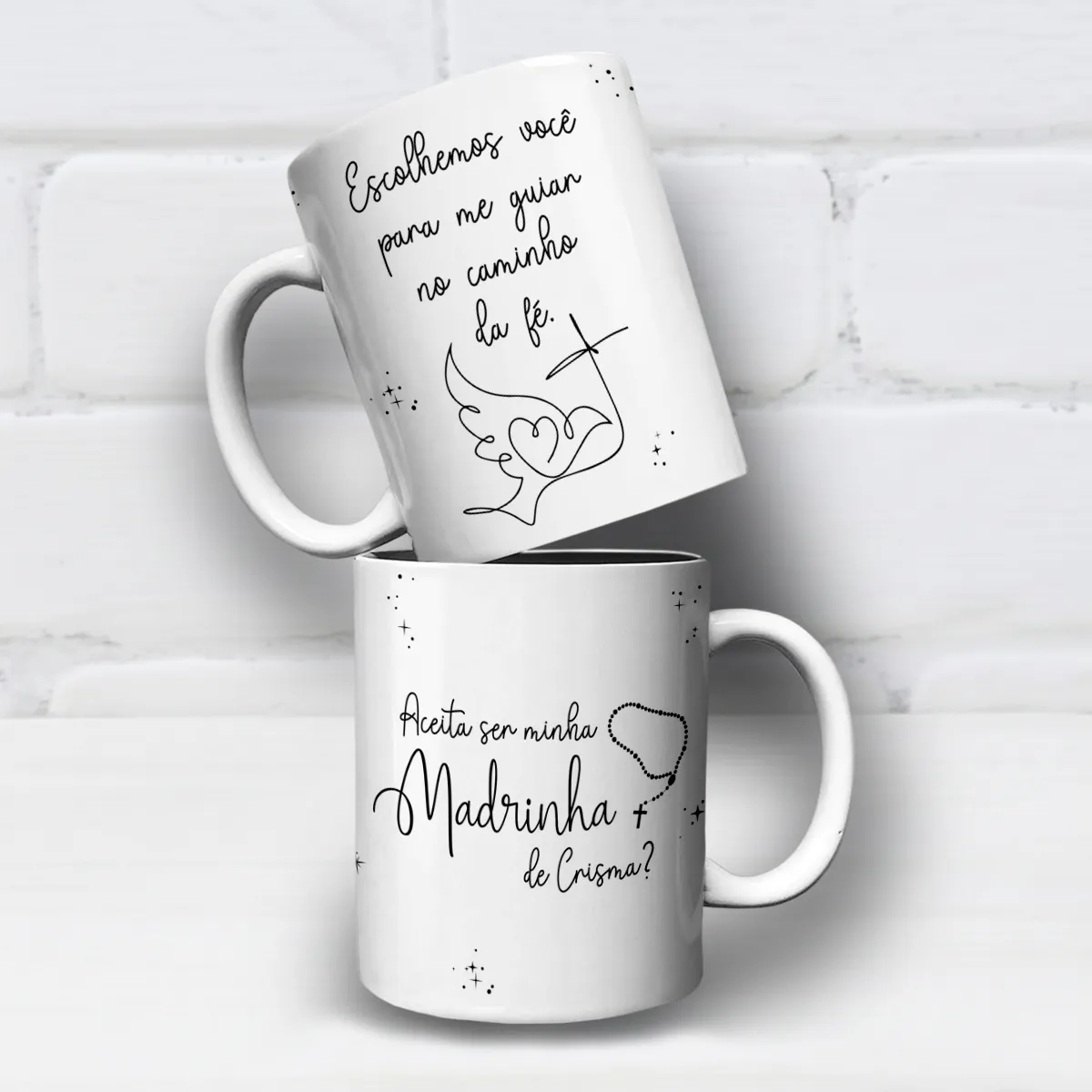 arte para caneca convite madrinha de crisma com pomba, coração e cruz em traços leves e frase escolhemos você