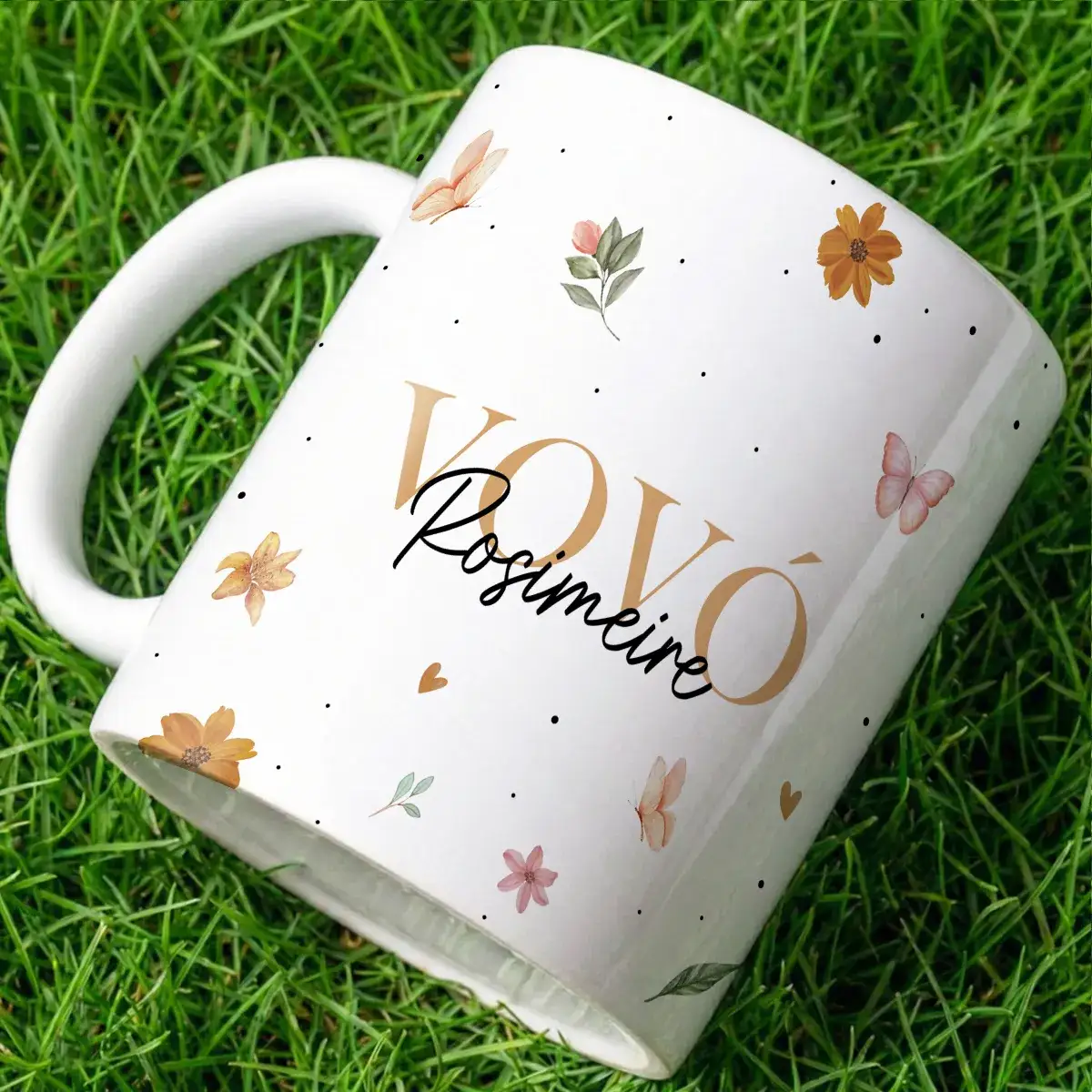 arte para caneca vovó mãe desde e avó desde com flores borboletas fundo claro e nome personalizável