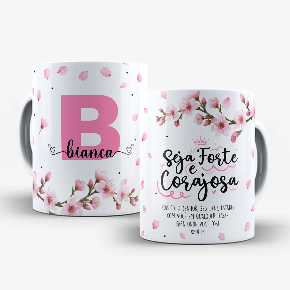 arte para caneca seja forte e corajosa com inicial e nome cerejeira, flores de cerejeiras delicadas e versículo Josué 1:9
