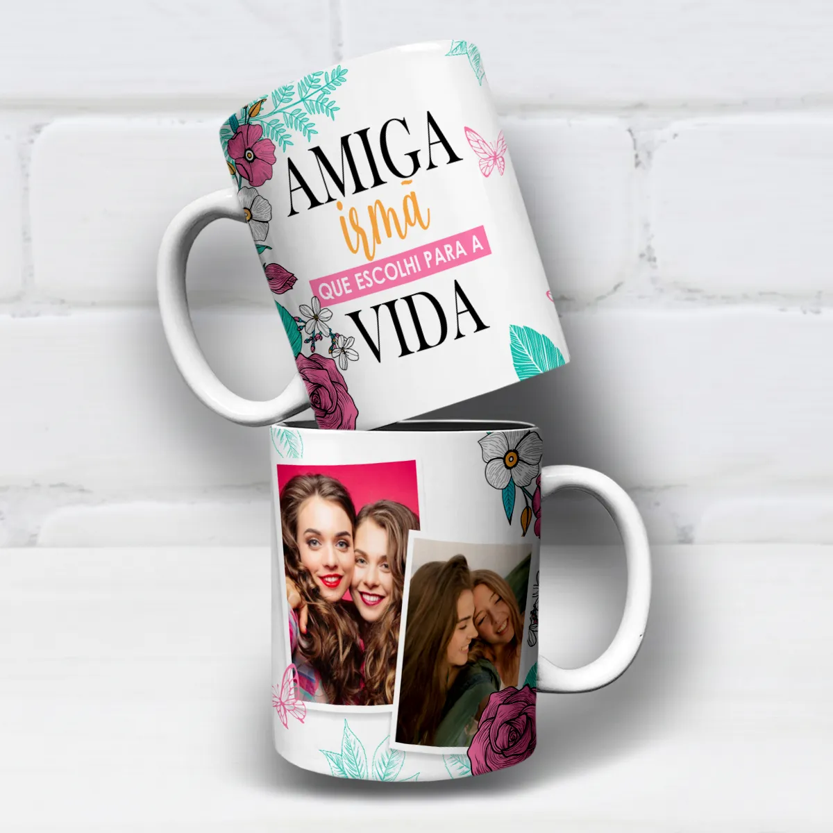 arte para caneca amiga irmã que escolhi para a vida, com flores, folhas e borboletas em tons suaves e espaço para personalização com duas fotos