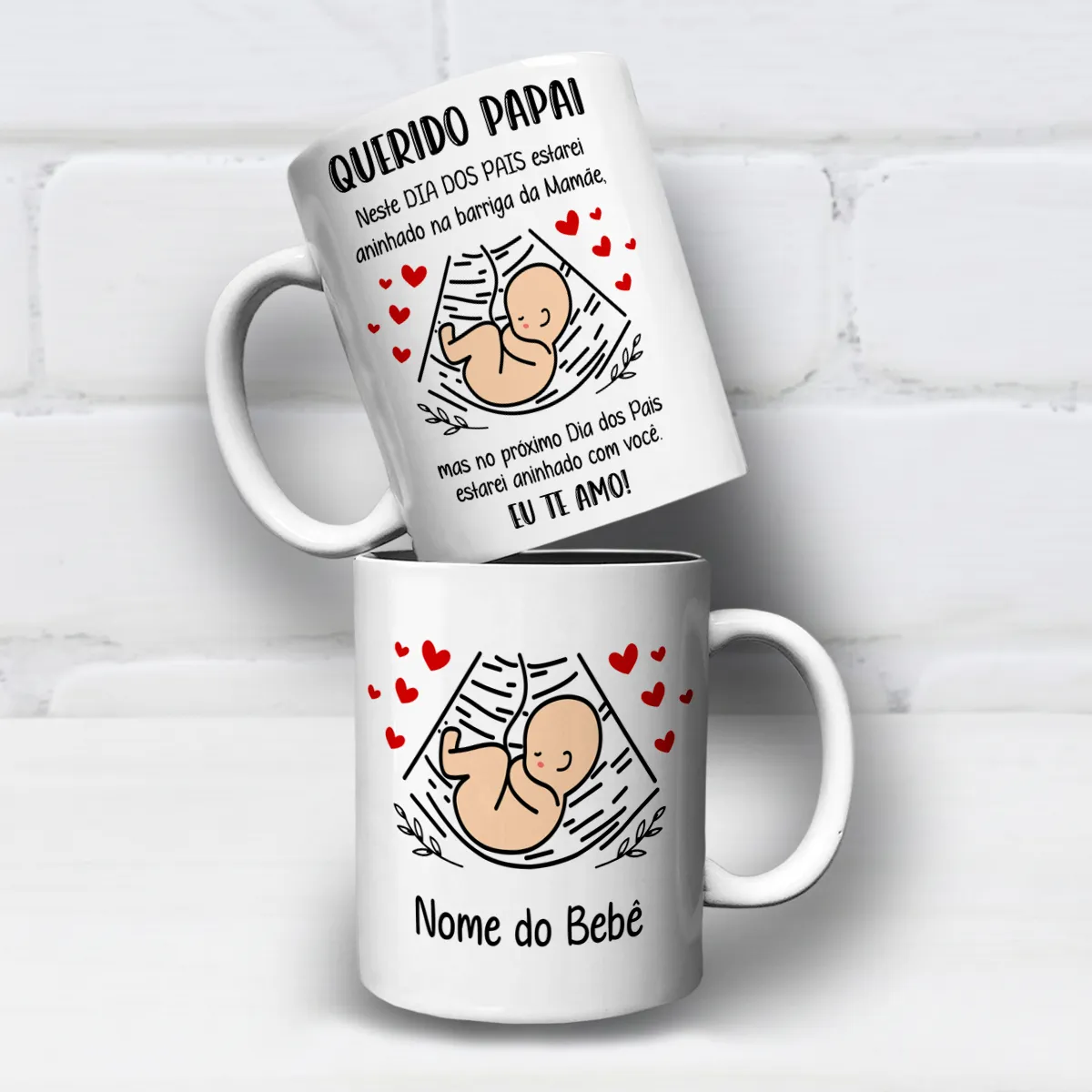 arte para caneca futuro papai Dia dos Pais com nome, bebê na barriga cercado de corações, mensagem para o papai e espaço para nome do bebê