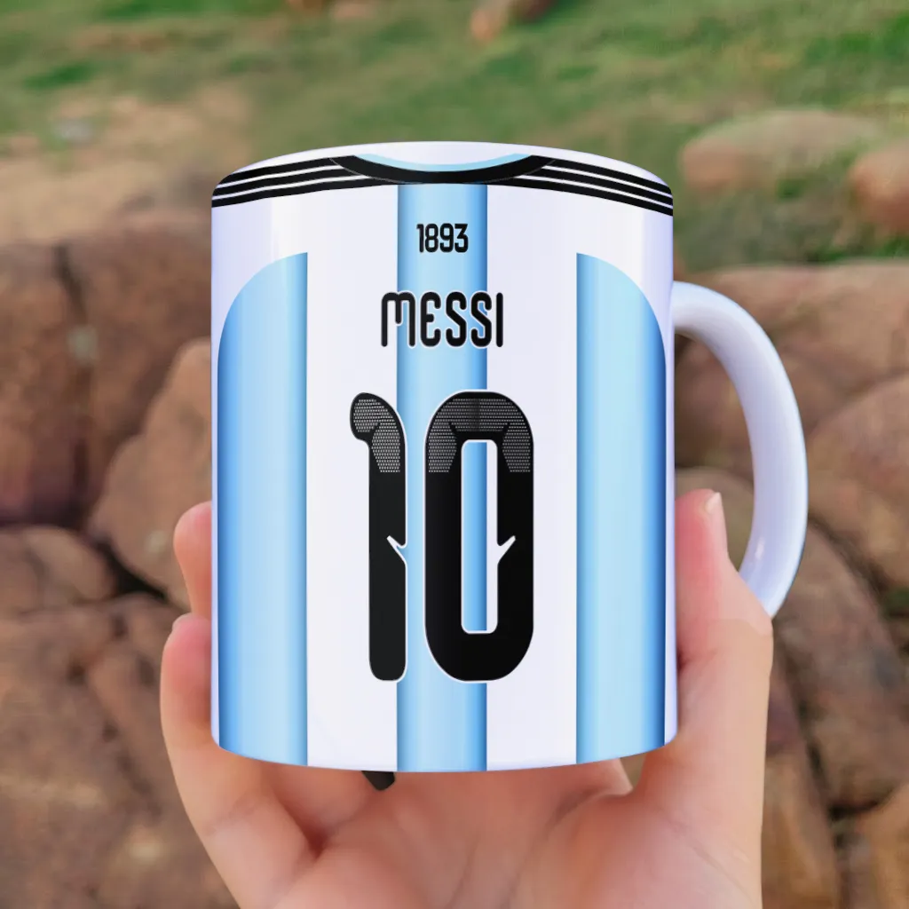 arte para caneca camisa Argentina 2026 Messi com listras azul claro e branco e número 10