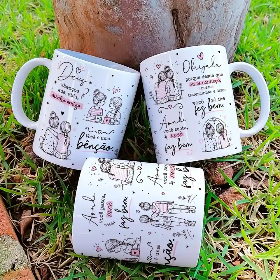 arte para caneca Deus abençoe sua vida minha amiga: ilustrações de duas amigas com corações em preto e rosa e frase de gratidão e amizade