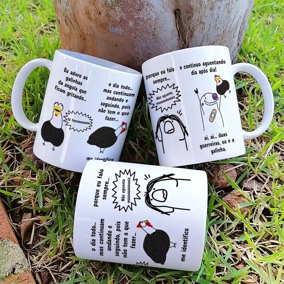 arte para caneca galinha da angola tô fraca, com galinhas em situações engraçadas e frases de humor sobre cansaço e identificação do dia a dia