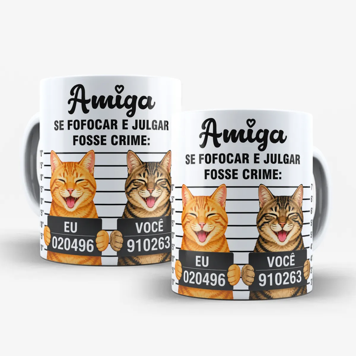 arte para caneca amiga se fofocar e julgar fosse crime gato: dois gatinhos com plaquinhas "EU" e "VOCÊ" e frase "SE FOFOCAR E JULGAR FOSSE CRIME"