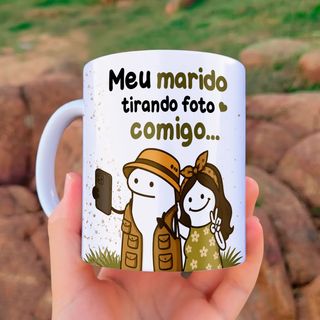 arte para caneca meu marido tirando foto com o peixe e comigo, com personagens Flork representando o marido tirando uma selfie com a esposa