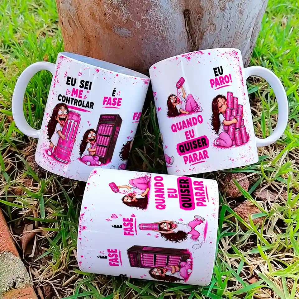 arte para caneca eu sei me controlar é fase monster rosa menina com personagens abraçando latas de energético ao lado das frases eu sei me controlar, é fase e quando eu quiser parar eu paro