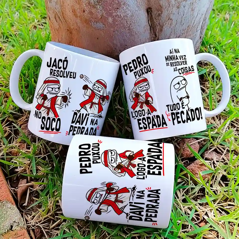 arte para caneca Jacó resolveu no soco Davi e Pedro Flork, com frases de humor bíblico e quatro personagens estilo Flork de turbante socando, arremessando pedra, empunhando espada e cara emburrada
